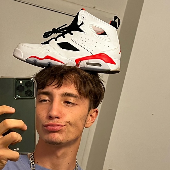 Meet your Posher, Hunter - Picture 2 of 3